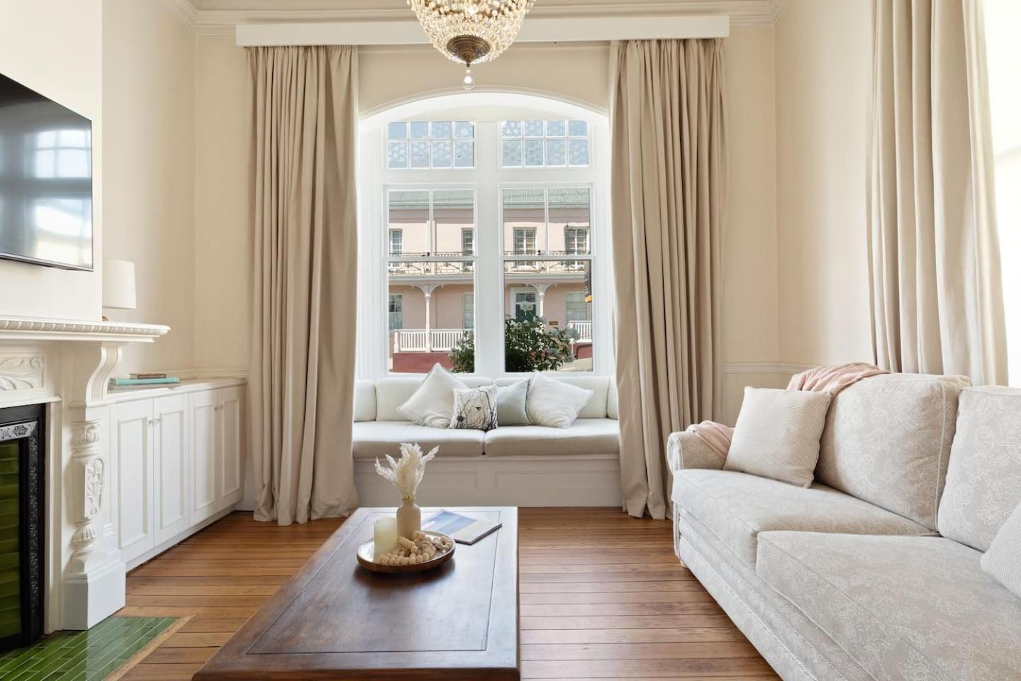 Elizabeth Elegance, Holiday home *